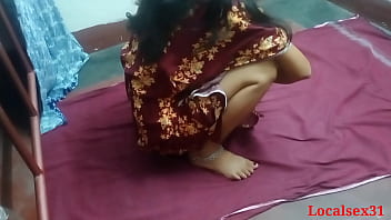 hot photos in saree removing