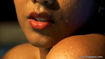 bollywood actress nipple slip video