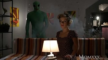 horror porn alien
